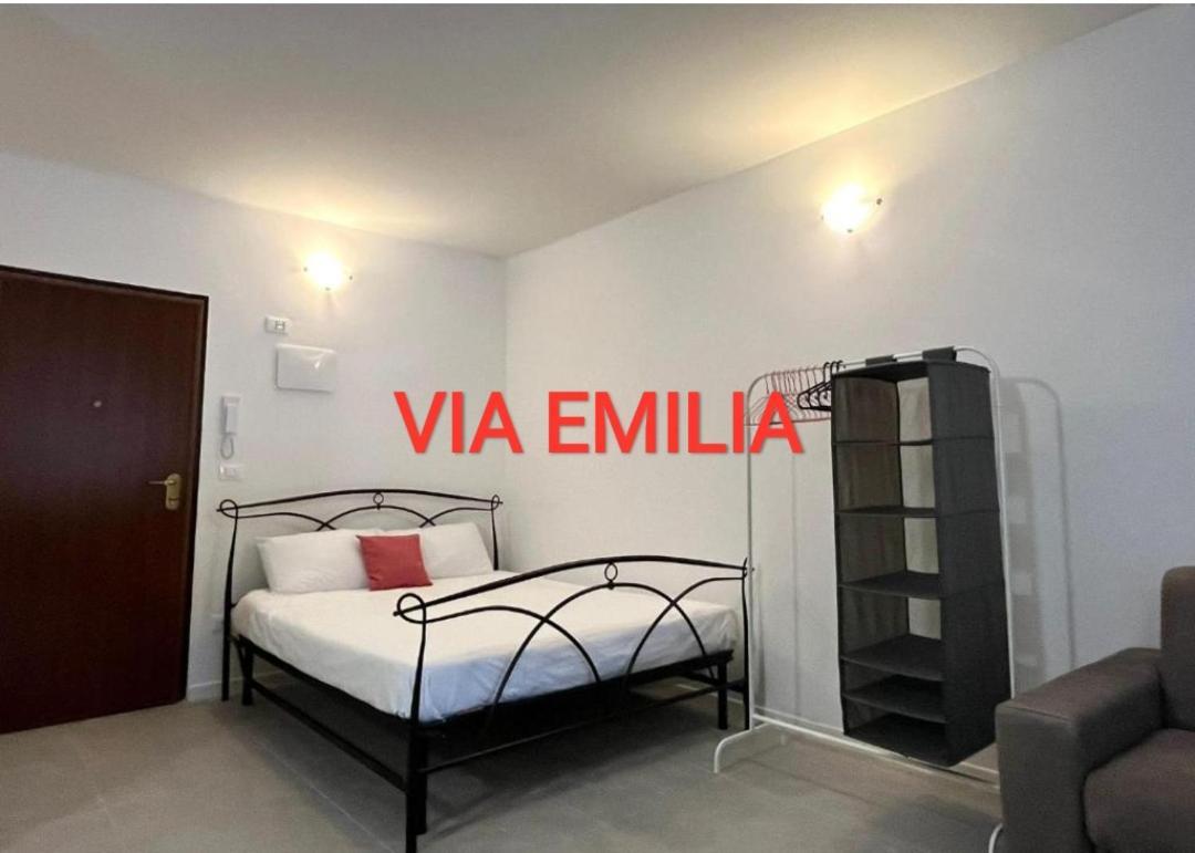 Via Agucchi & Via Emilia Apartments بولونيا المظهر الخارجي الصورة